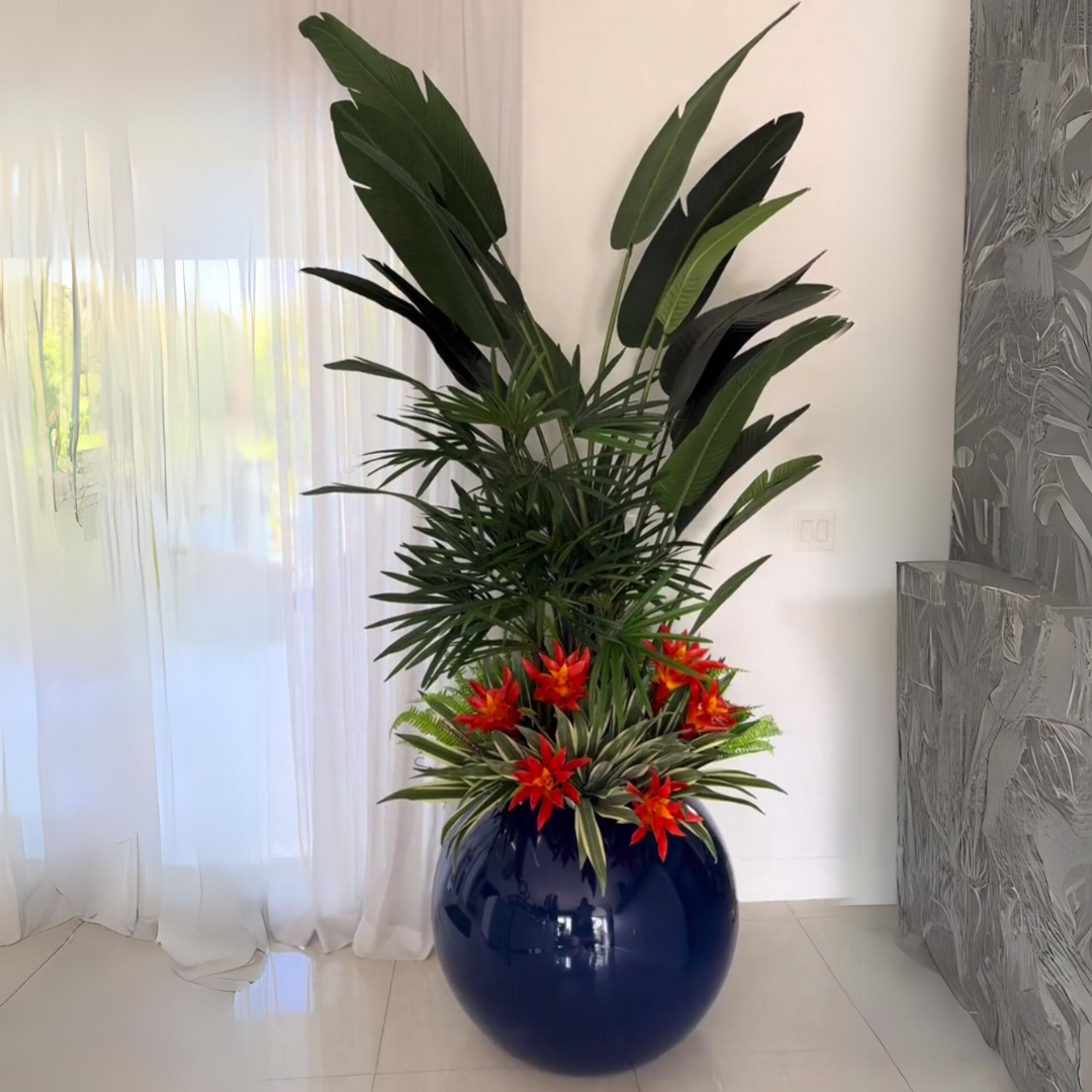 Vase avec plante tropicale