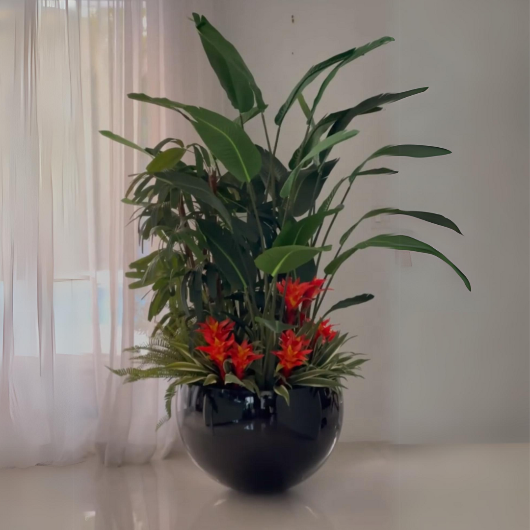 Vase avec plante tropicale